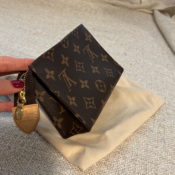 LV mini toiletry bag - Picture 3 of 7
